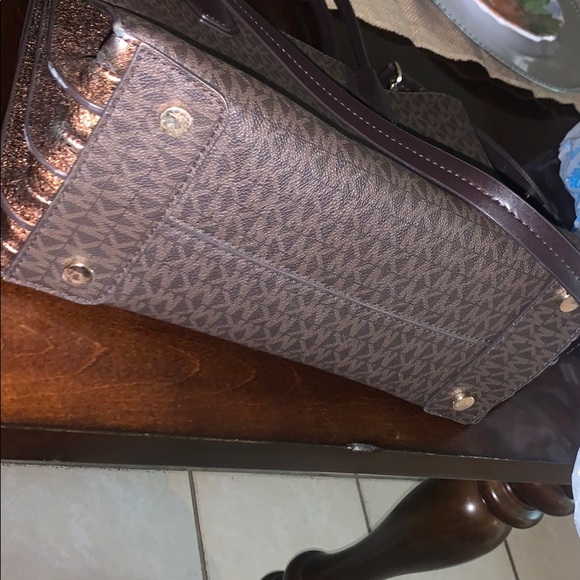 Michael Kors purse - Picture 4 of 5